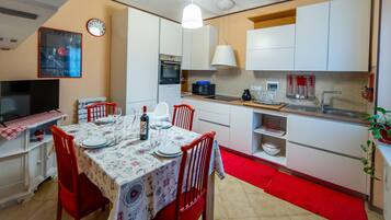 KylskÄp, mikrovÄgsugn, ugn och spishÀll