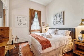 5 bedrooms, desk, iron/ironing board, travel crib