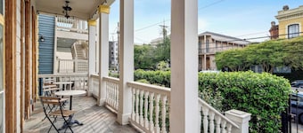 Renovated Eclectic Villa 5br| 6ba