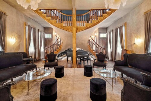 Opulent Art Deco Villa w Pool & Hot Tub 5bd|6.5ba