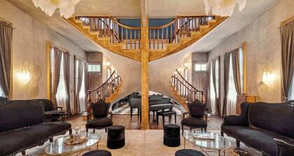 Opulent Art Deco Villa w Pool & Hot Tub 5bd|6.5ba