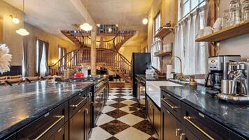 KĂŒhlschrank, Mikrowelle, Ofen, Herdplatte