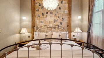 6 Schlafzimmer, Schreibtisch, BĂŒgeleisen/BĂŒgelbrett, Reisekinderbett