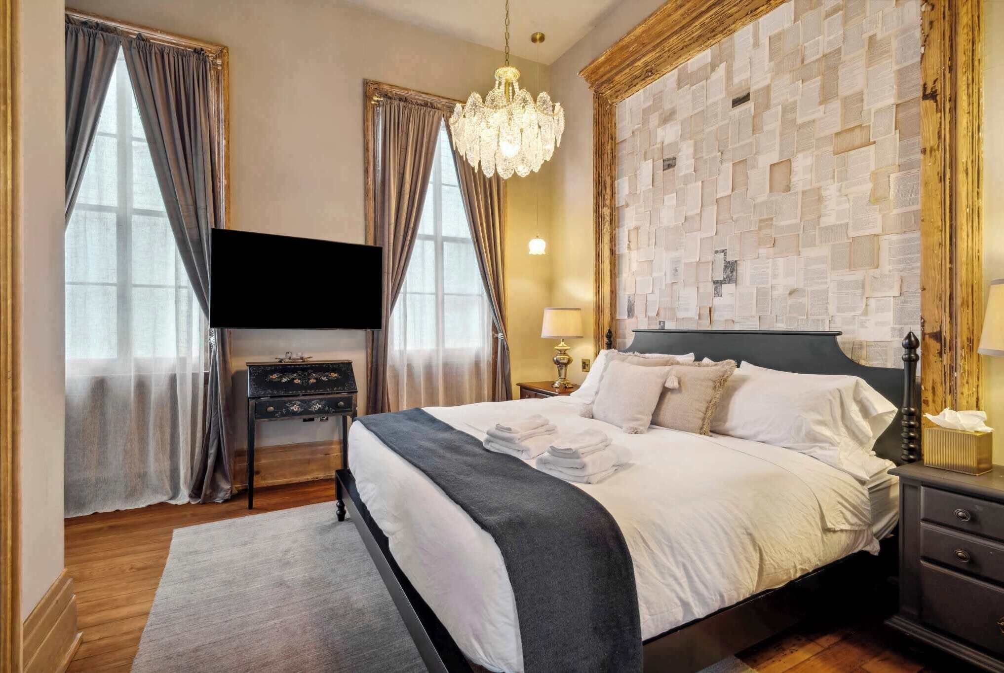 5 bedrooms, desk, iron/ironing board, travel crib