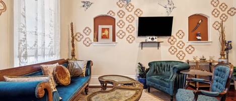 Televisión, estéreo y oficina