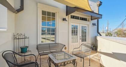 Charming Condo w Patio off Magazine St 2br|1ba