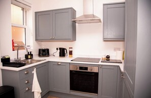 Mikrowelle, Ofen, Herdplatte, Geschirrspüler