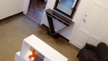 4 habitaciones, tabla de planchar con plancha, cuna de viaje y wifi