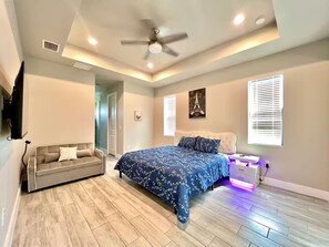 4 bedrooms, iron/ironing board, WiFi
