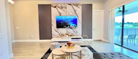 Smart TV, fireplace