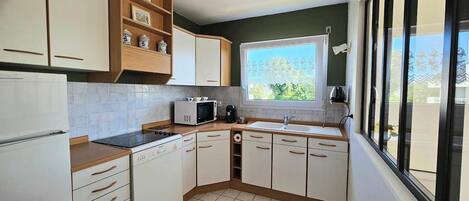 Fridge, microwave, coffee/tea maker