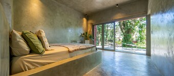 Stylish Jungle Cabin – Riverfront Retreat with Hammocks & Wi-Fi