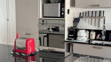 Réfrigérateur, micro-ondes, four, lave-vaisselle