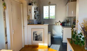 Fridge, oven, coffee/tea maker