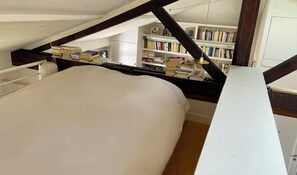 Silitysrauta/-lauta, Wi-Fi, vuodevaatteet