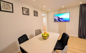Appartement, 2 chambres, fumeurs, balcon | Salle de séjour