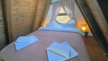 Individually decorated, individually furnished, free cots/infant beds