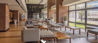 Luxury Skyline City View KING Bed FREE Pool & Gym
