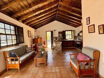 Holiday Home 'Casa Castro' with Mountain View, Private Pool and Wi-Fi