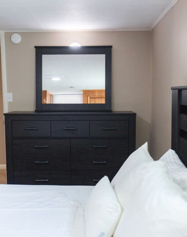 5 bedrooms, desk, travel crib, free WiFi