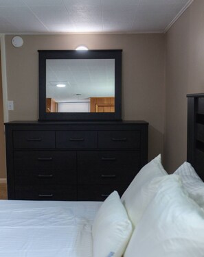 5 bedrooms, desk, travel crib, free WiFi