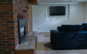 Smart TV, fireplace