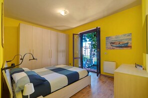 2 slaapkamers, een strijkplank/strijkijzer, wifi, beddengoed