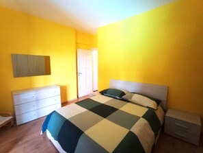 2 bedrooms, bed sheets