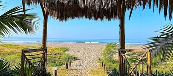 Beach House Nicaragua with pool & outdoor kitchen / Maison de plage Nicaragua