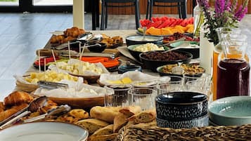 Free daily buffet breakfast