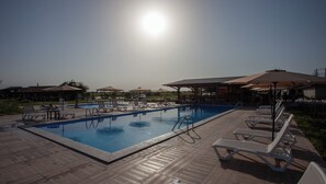 Seasonal outdoor pool - Moretoni Lake Resort  (Telavi)