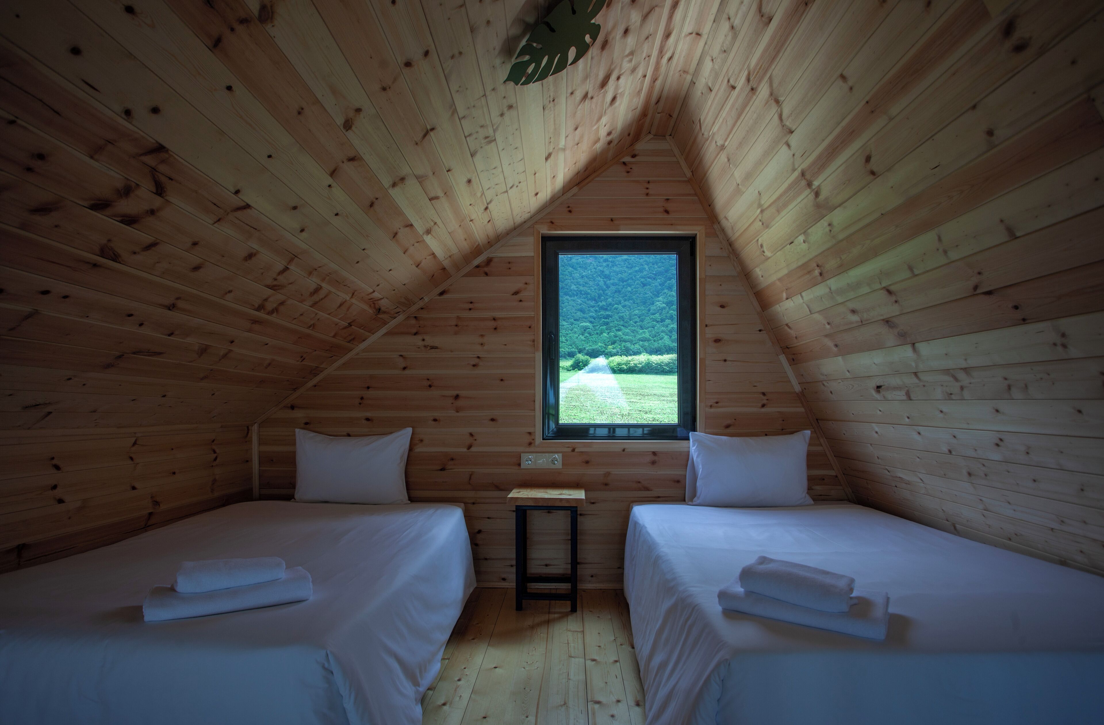 Chalet Basic, balcone, vista lago | Una cassaforte in camera, una scrivania, insonorizzazione