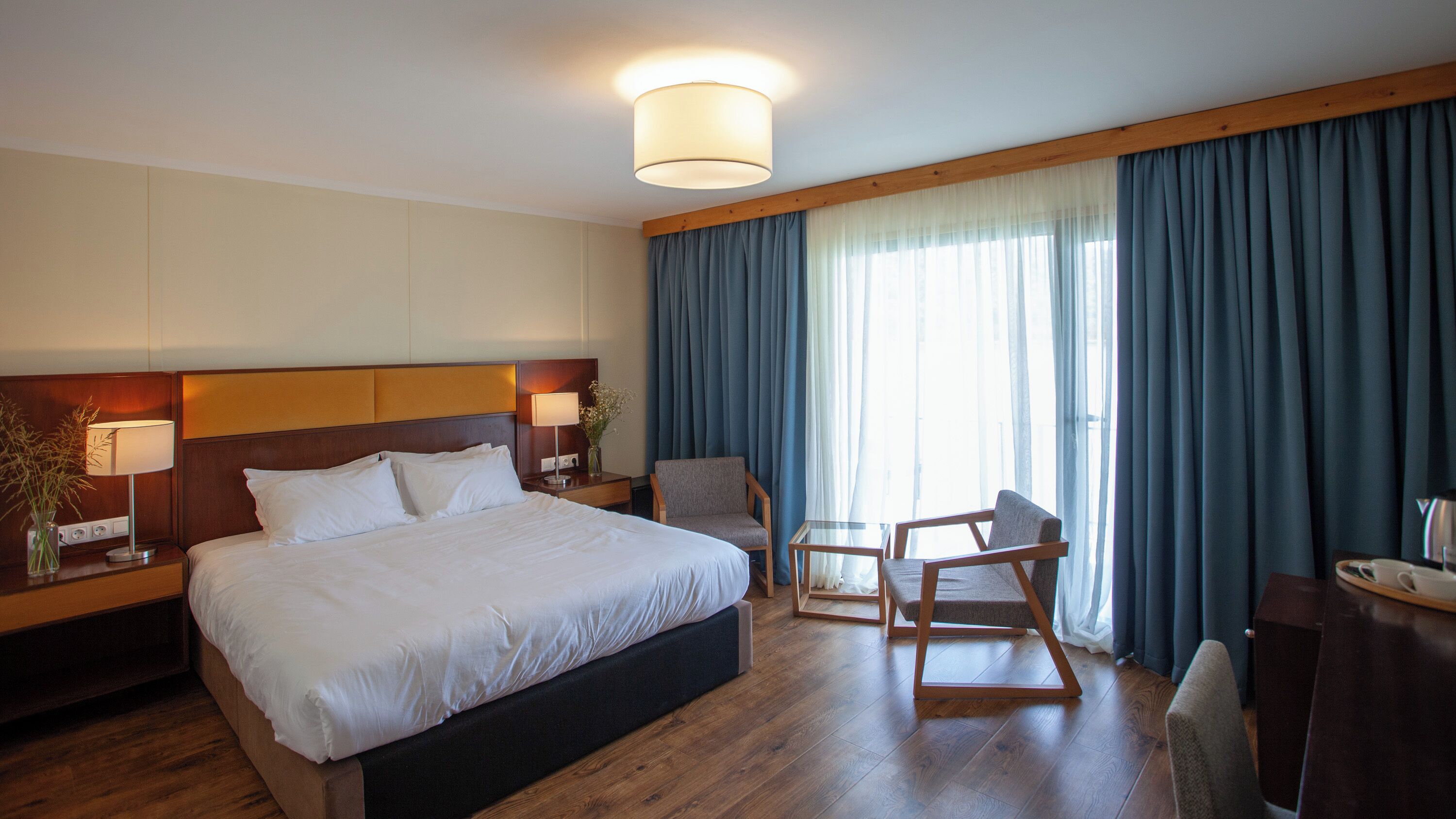 Cabaña básica, balcón, vistas al lago | Caja fuerte, escritorio, sistema de insonorización y wifi gratis