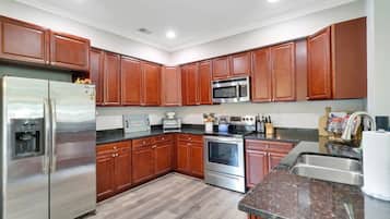 Micro-ondes, plaque de cuisson, lave-vaisselle