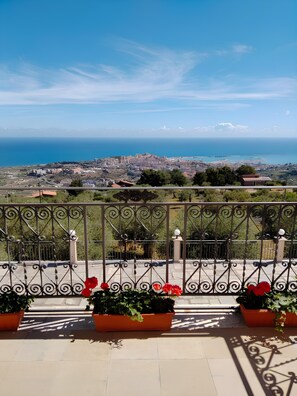Property grounds - Villa Bona B&B - Gulf View and Exclusive Hospitality (Sicilia)