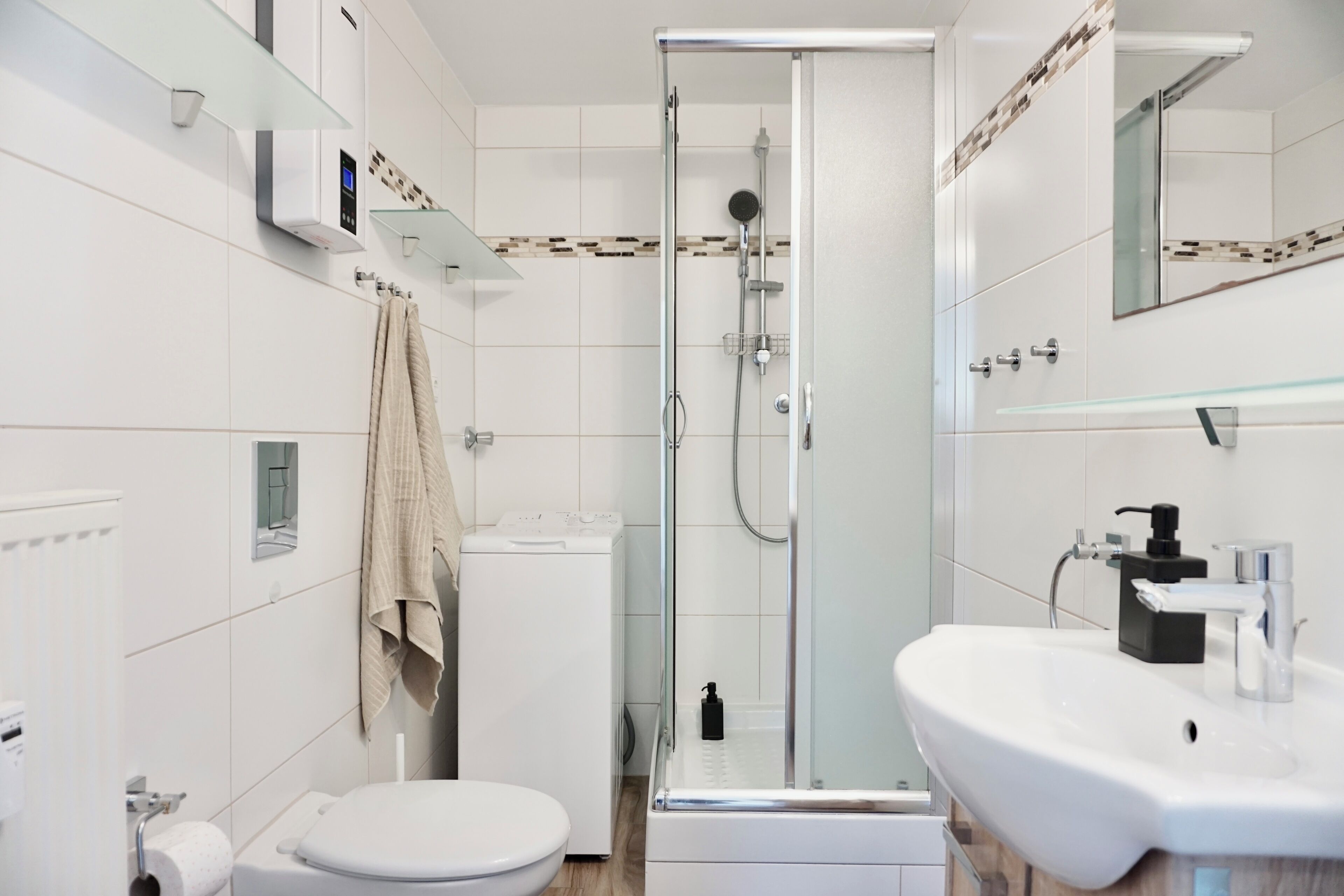 Dusche, Haartrockner, Handtücher, Seife