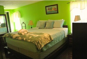 3 bedrooms, desk, iron/ironing board, WiFi