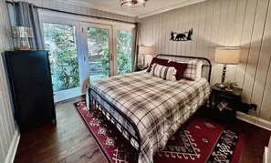 5 bedrooms, iron/ironing board, WiFi, bed sheets