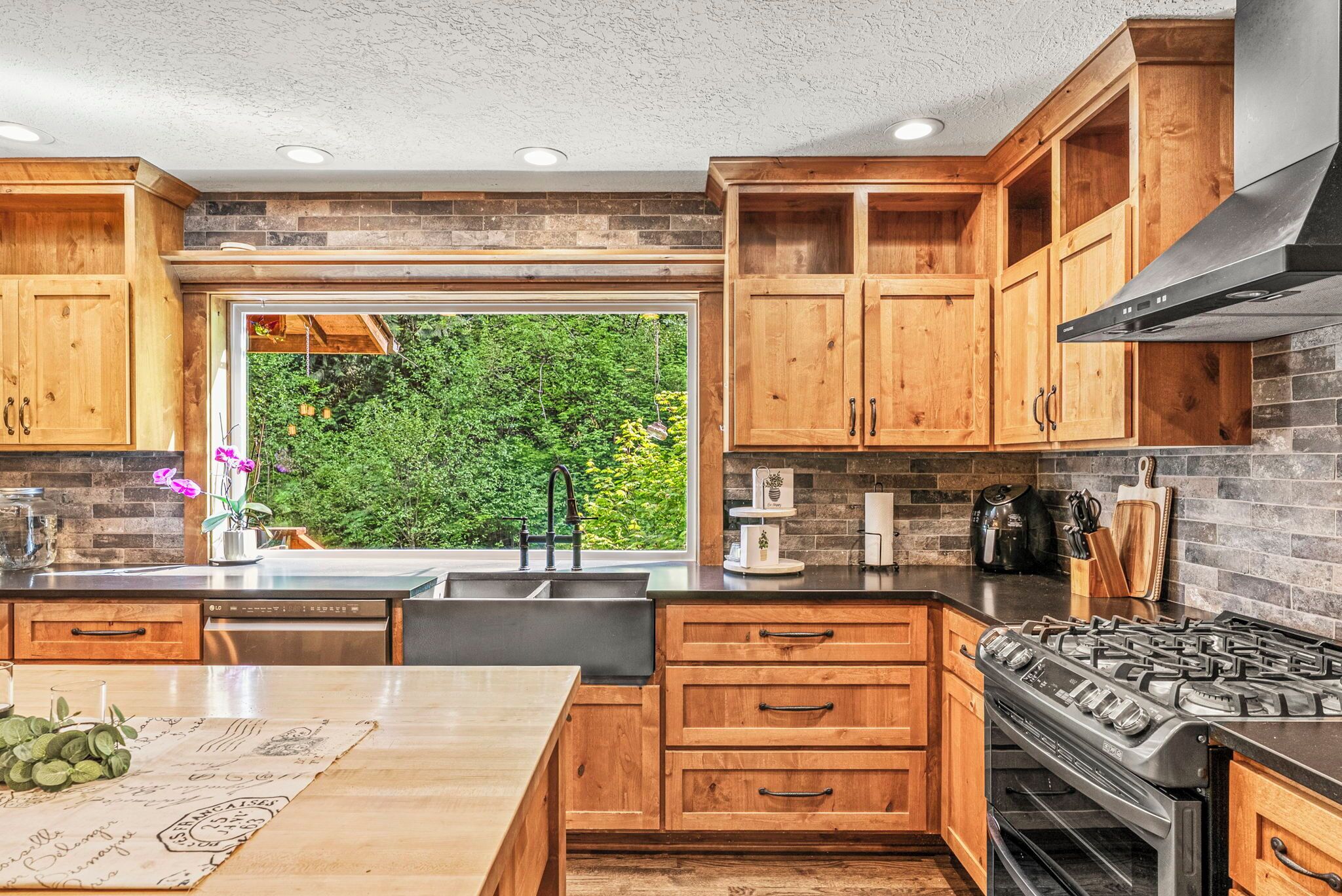 Microondas, horno, parrilla de estufa y lavavajillas 