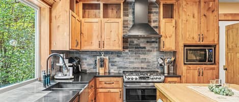 Microonde, forno, piano cottura, lavastoviglie