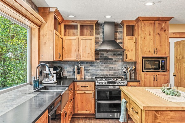 Microondas, horno, placa de cocina, lavavajillas