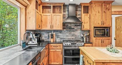 River Rock is a Spacious 5-bedroom house in wonderful Longview with WiFi, AC