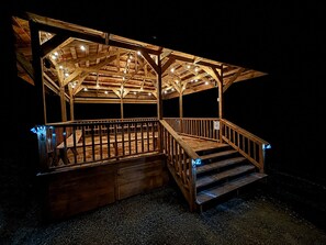 A wooden gazebo with a wooden deck and stairs. - Rocky River is a Spacious 5-bedroom house in wonderful Longview with WiFi, AC (Longview)
