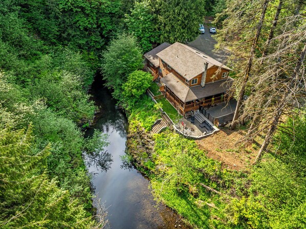 Exterior - Rocky River is a Spacious 5-bedroom house in wonderful Longview with WiFi, AC (Longview)