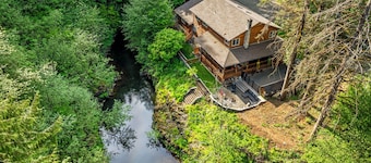 Rocky River is a Spacious 5-bedroom house in wonderful Longview with WiFi, AC