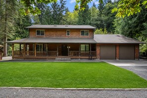 Exterior - Rocky River is a Spacious 5-bedroom house in wonderful Longview with WiFi, AC (Longview)