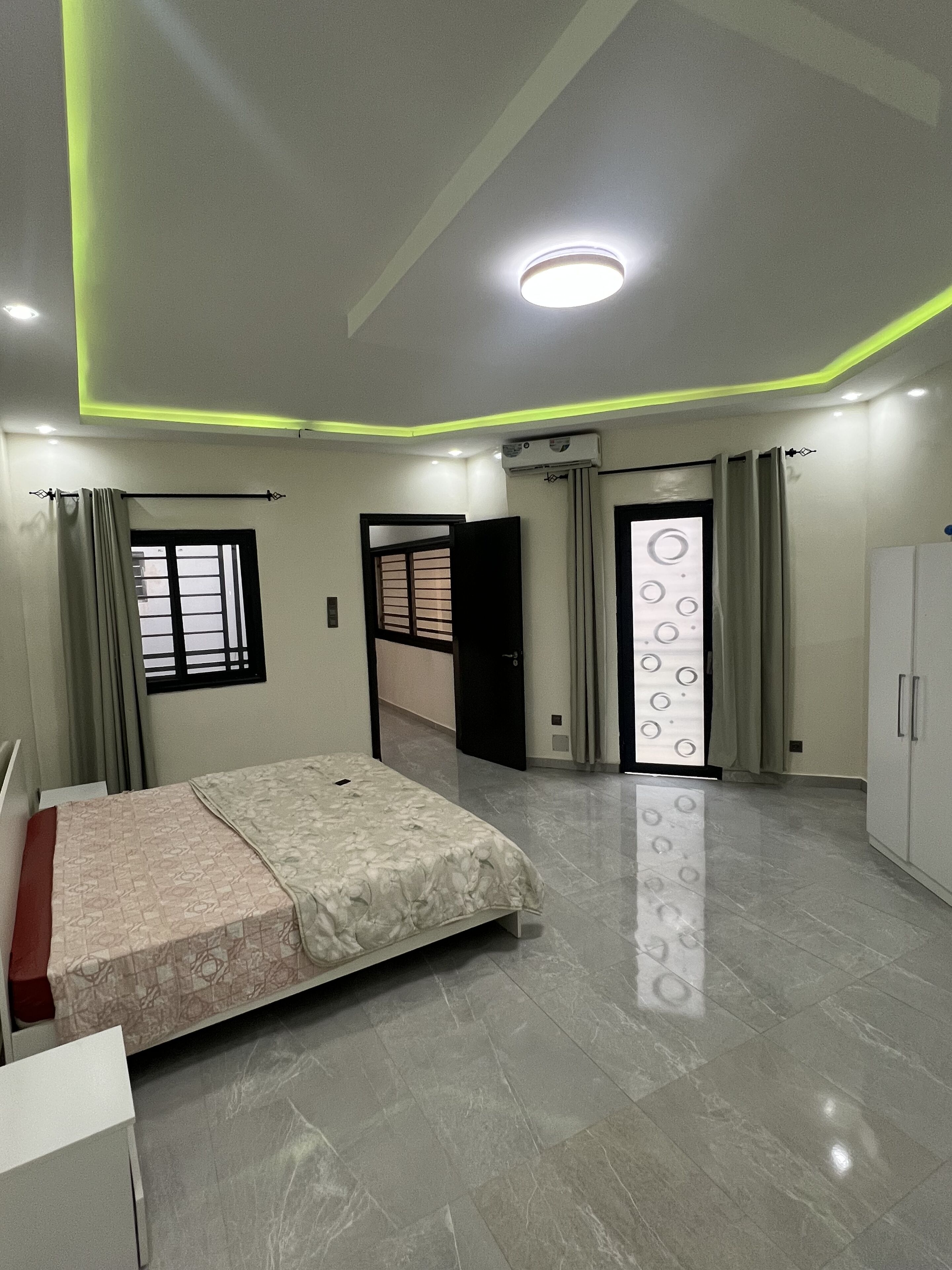 3 bedrooms, iron/ironing board, WiFi, bed sheets