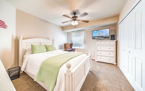5 bedrooms, iron/ironing board, free WiFi, bed sheets - Spacious 5-Bedroom with Private Deck, Fireplace & Convenient Parking (Ocean City)