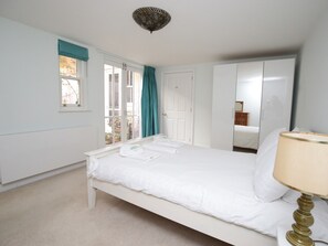 1 chambre, fer et planche à repasser, Wi-Fi gratuit, draps fournis