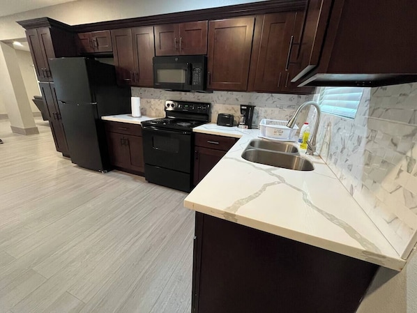 Fridge, microwave, oven, stovetop